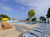 Rizom Holiday Village pool3_800x600